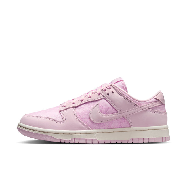 WMNS Nike Dunk Low (Regal Pink/Pink Foam)