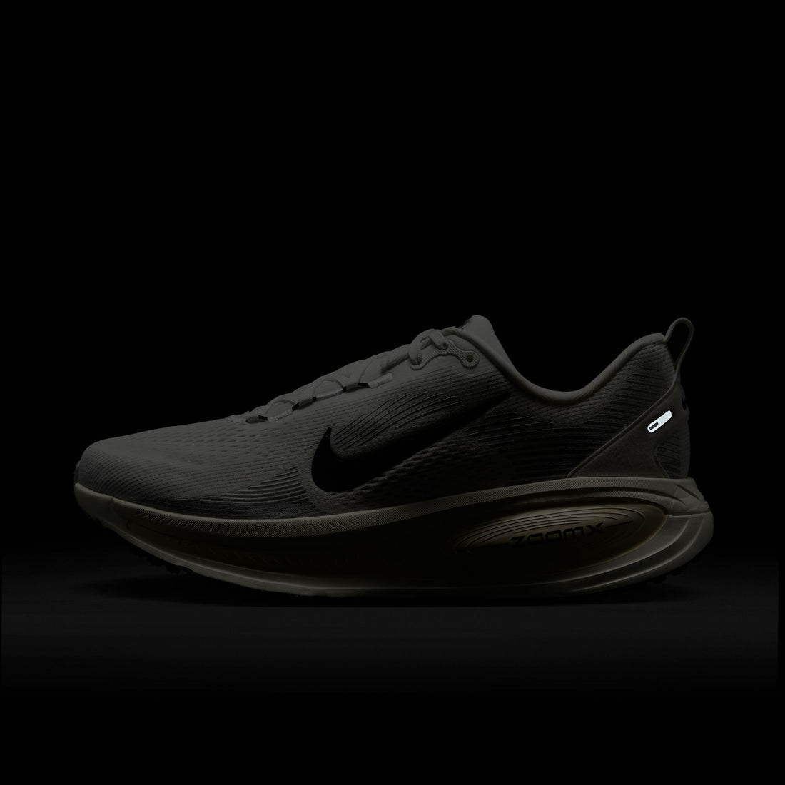 Nike Vomero 18 (Summit White/Black)