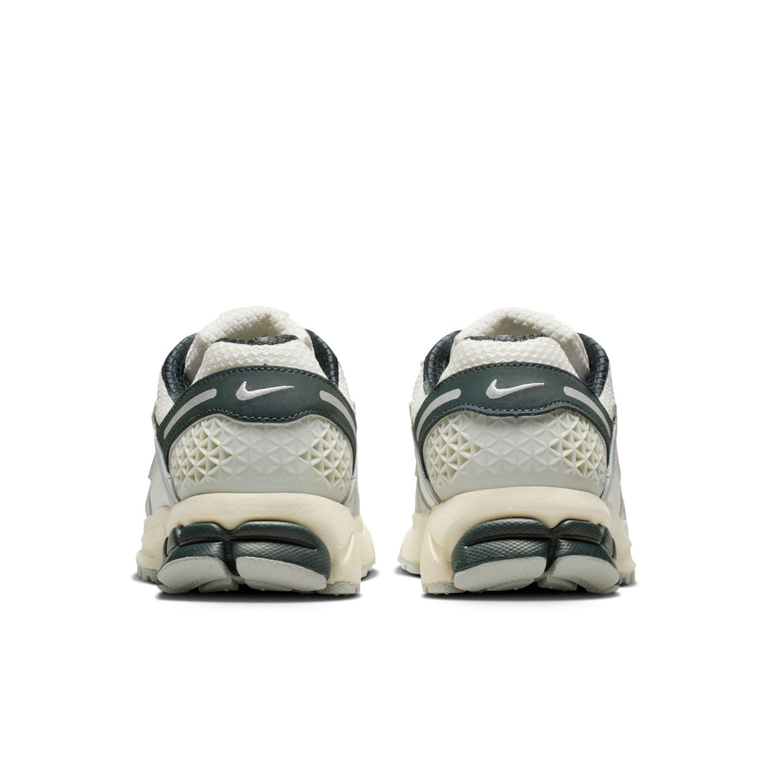 WMNS Nike Zoom Vomero 5 (Sail/Metallic Silver)