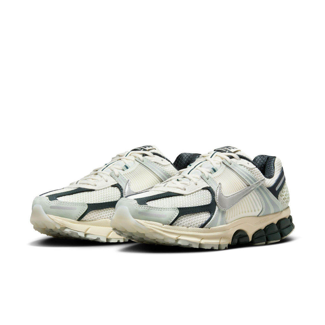 WMNS Nike Zoom Vomero 5 (Sail/Metallic Silver)