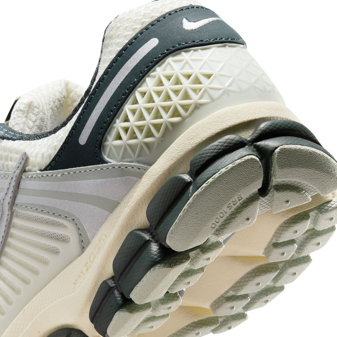 WMNS Nike Zoom Vomero 5 (Sail/Metallic Silver)
