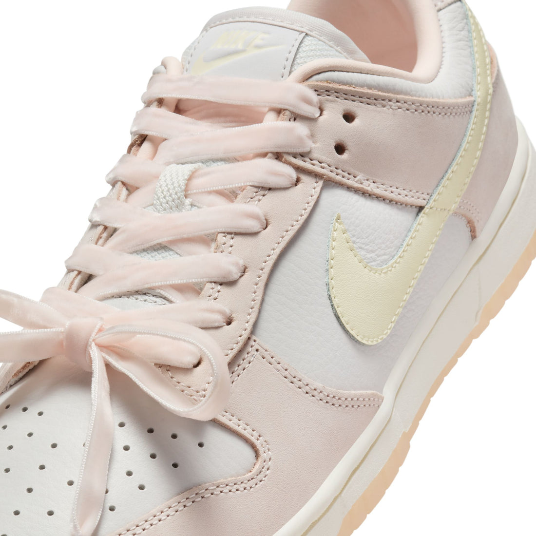 WMNS Nike Dunk Low PRM (Light Soft Pink/Coconut Milk)