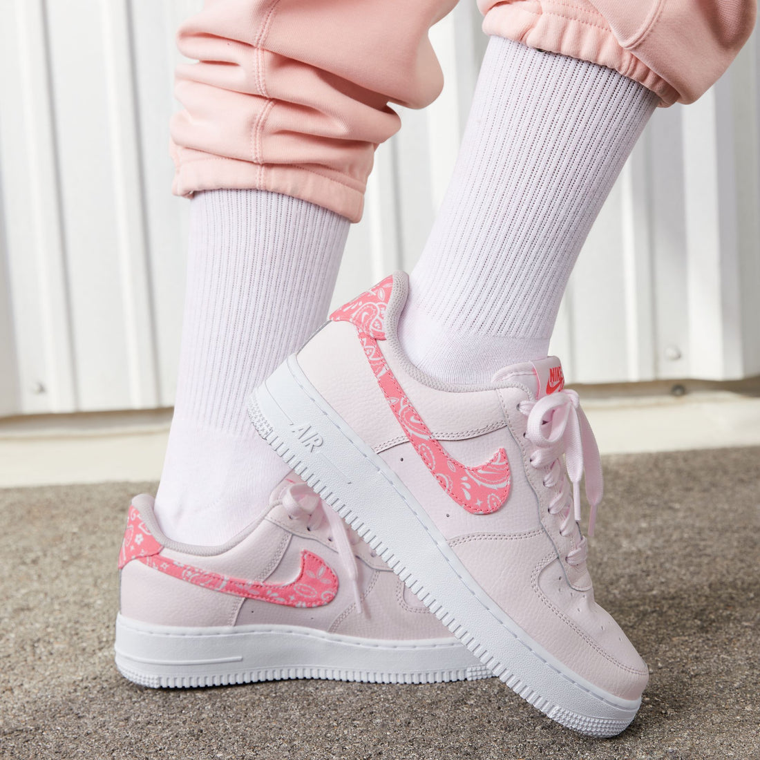 WMNS Nike Air Force 1 '07 (Pearl Pink/Coral Chalk/White)