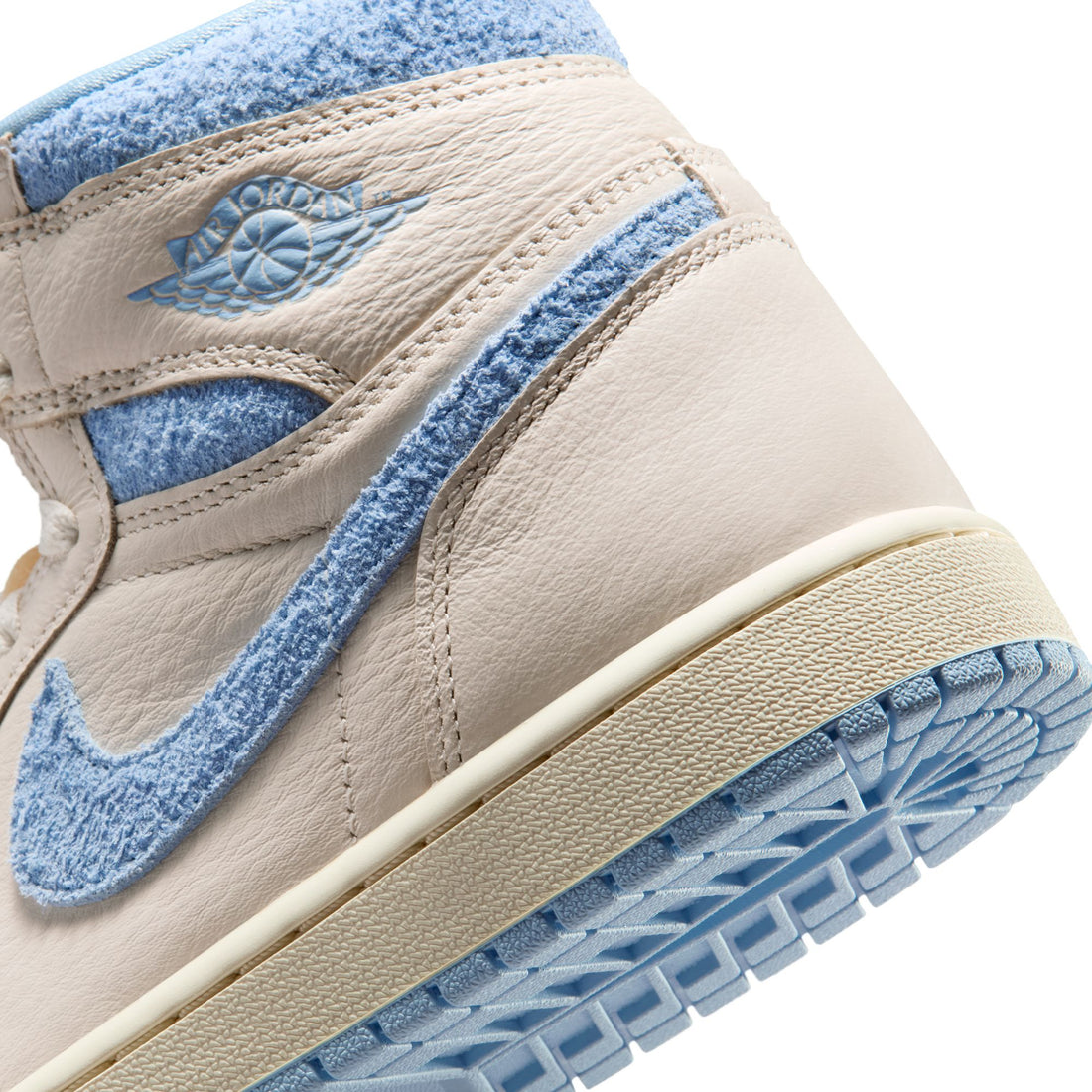 WMNS Air Jordan 1 HI OG (Pale Ivory/Psychic Blue)
