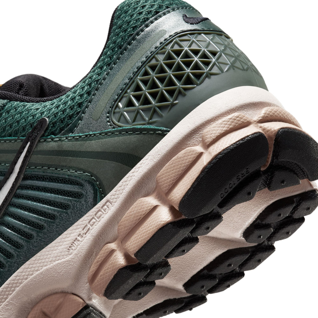 WMNS Nike Zoom Vomero 5 (Vintage Green/Chrome)