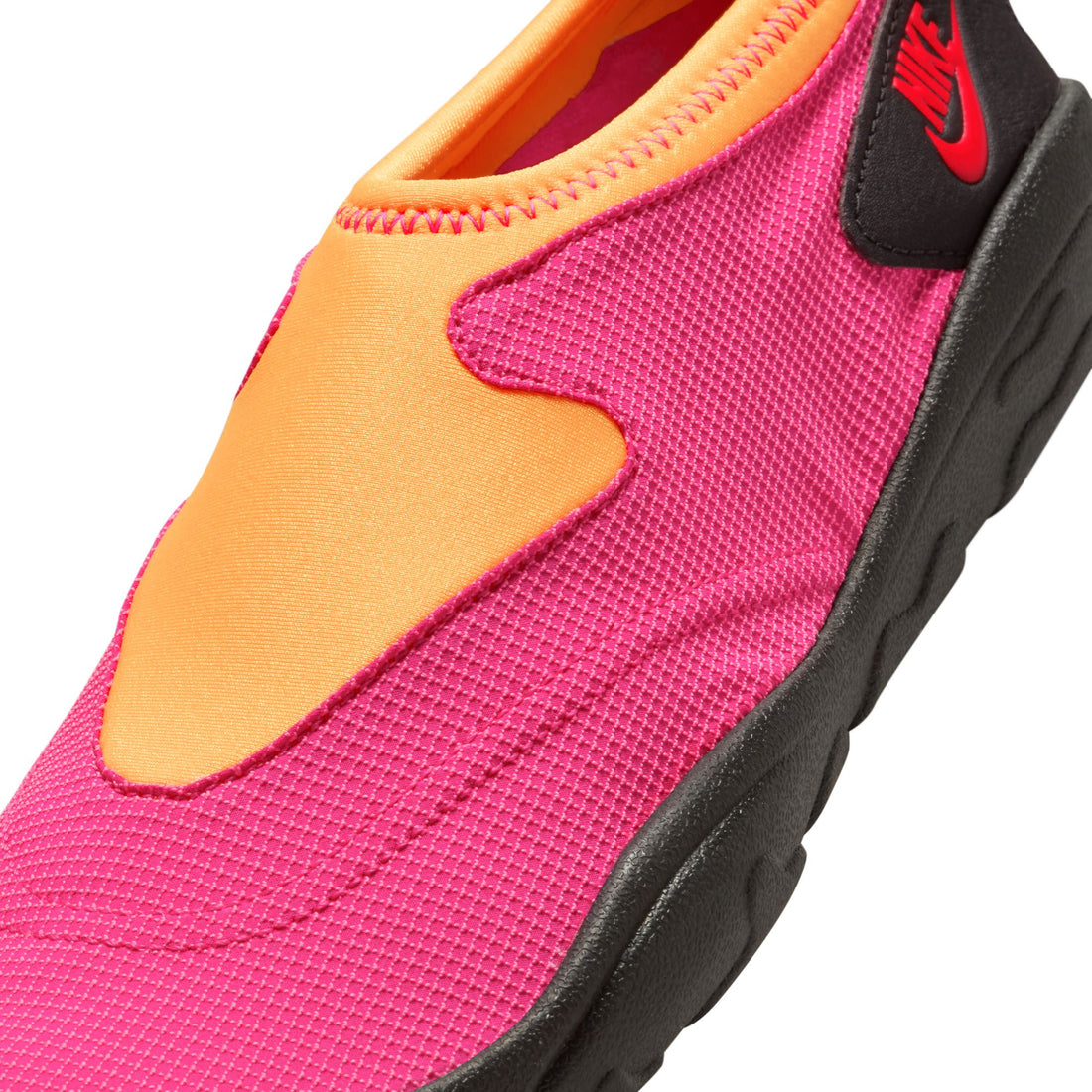 WMNS Nike Aura Turf (Vivid Pink/LT Crimson/Black)