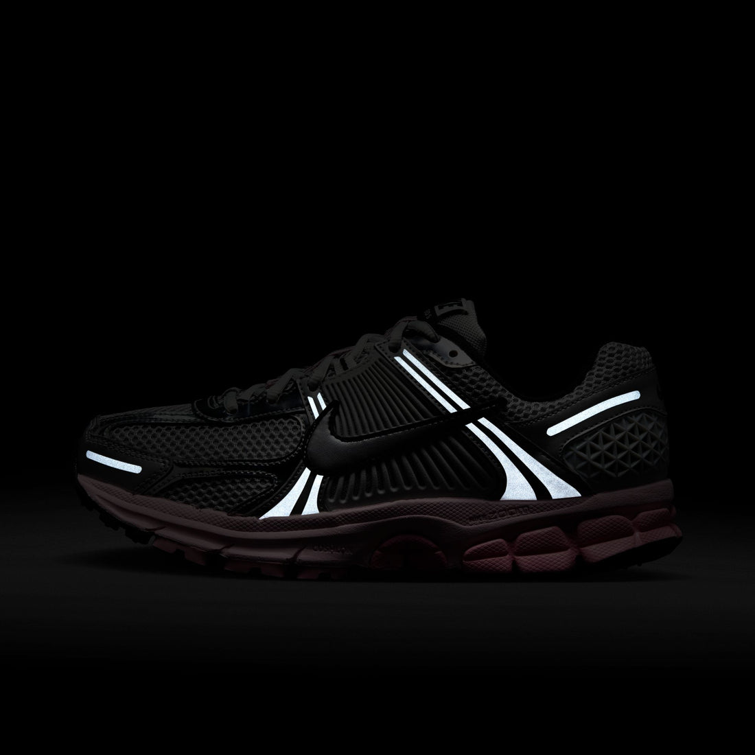 WMNS Nike Zoom Vomero 5 (Photon Dust/Metallic Silver)