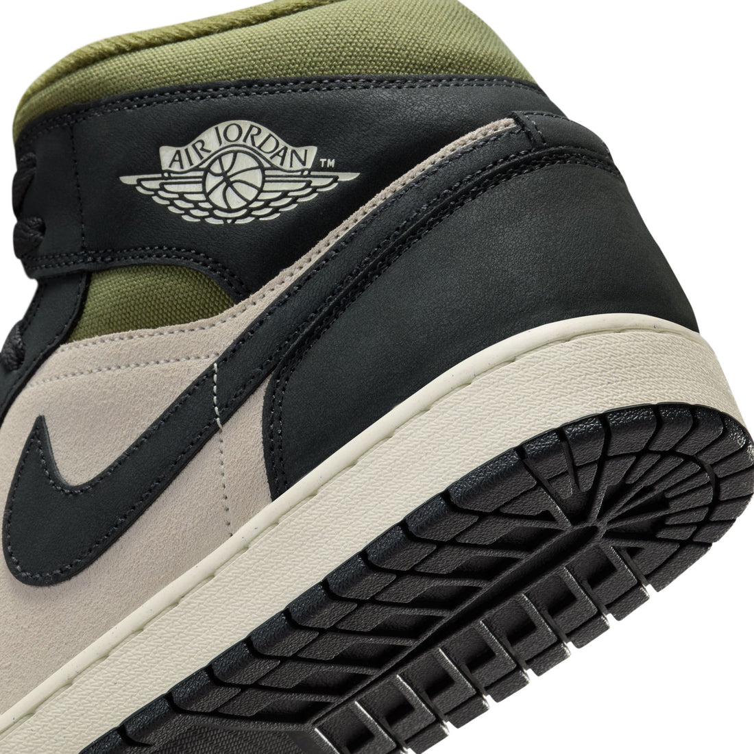 Air Jordan 1 Mid SE (LT Orewood BRN/Off Noir)