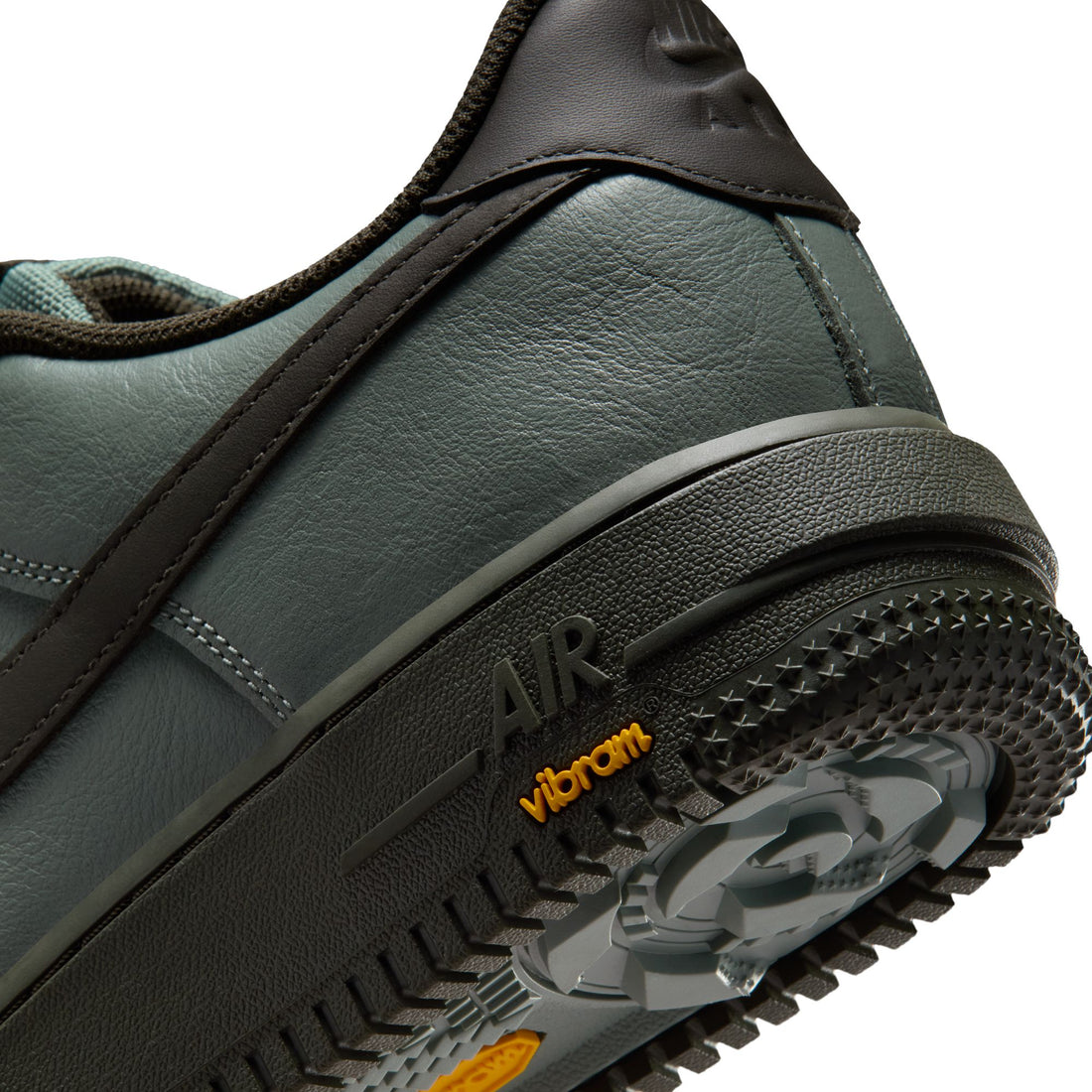 Nike Air Force 1 GORE-TEX Vibram (CLAY GREEN/SEQUOIA-SPEED YELLOW)