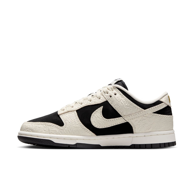 WMNS Nike Dunk Low (Black/Sail/Sail/Metallic Gold)