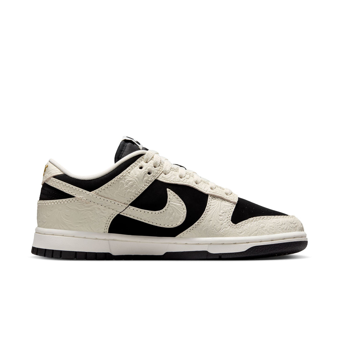 WMNS Nike Dunk Low (Black/Sail/Sail/Metallic Gold)