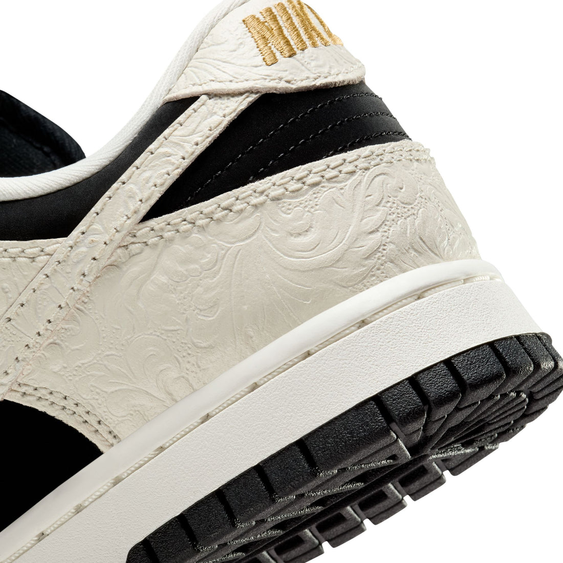 WMNS Nike Dunk Low (Black/Sail/Sail/Metallic Gold)