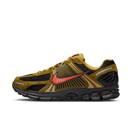 Nike Zoom Vomero 5 PRM (Olive Flax/Piante Red/Black)