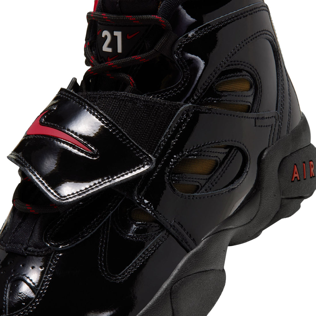 Nike Air Diamond Turf II (Black/Team Red/Metallic Gold)