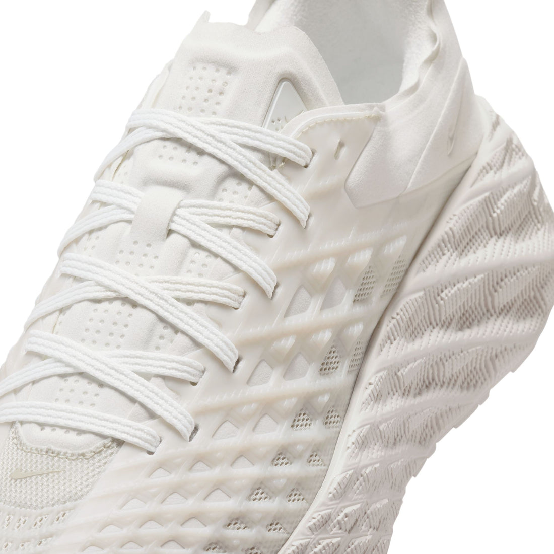 Nike Ava Edge (Summit White/Light Bone)