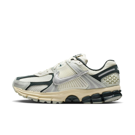 WMNS Nike Zoom Vomero 5 (Sail/Metallic Silver)