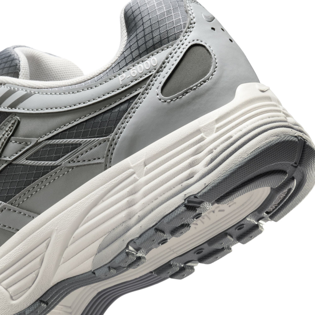 Nike P-6000 SE (LT Smoke Grey/Metallic Silver)