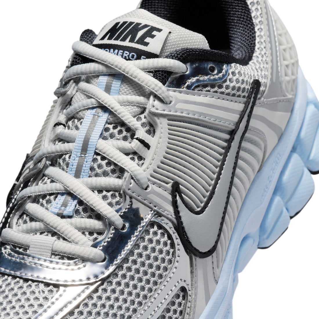 WMNS Nike Zoom Vomero 5 (Photon Dust/Metallic Silver)