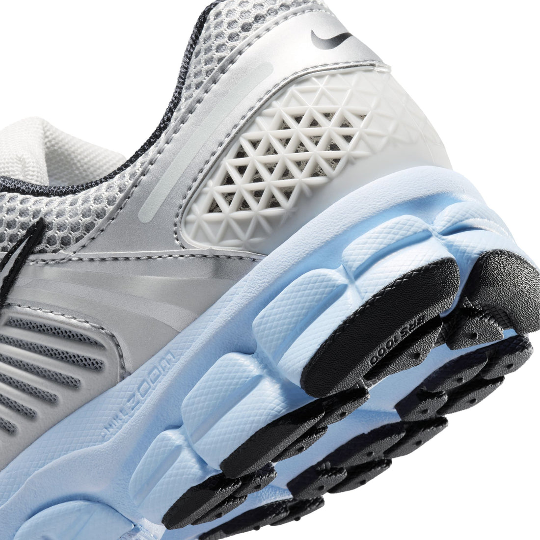 WMNS Nike Zoom Vomero 5 (Photon Dust/Metallic Silver)