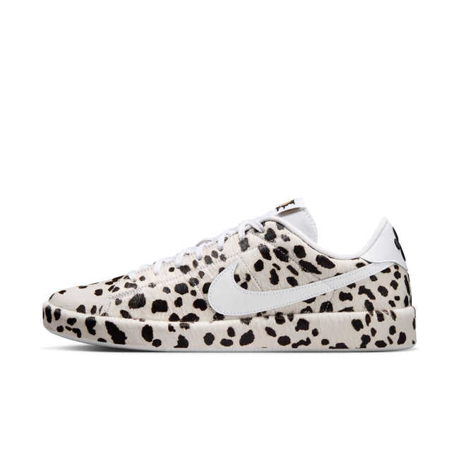 Nike Tennis Classic CS PRM Chew Dog (White/White/Black)
